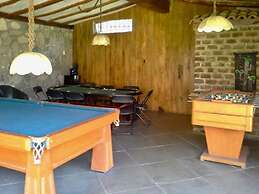w Spacious 5BR Retreat Pool BBQ Games