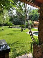 w Spacious 5BR Retreat Pool BBQ Games