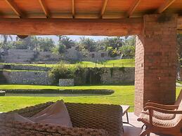 w Spacious 5BR Retreat Pool BBQ Games