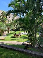 w Spacious 5BR Retreat Pool BBQ Games