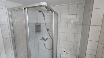 Mobile Home im Ferienpark mit Seezugang