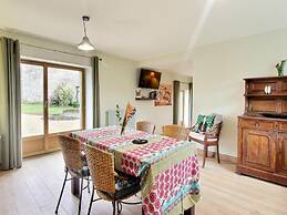 Stunning Holiday Cottage in Neulliac