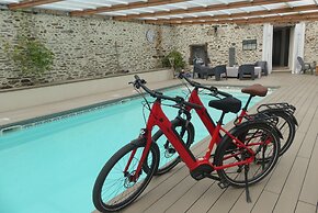 Stunning Holiday Cottage in Neulliac