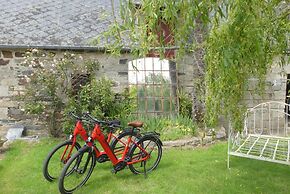 Stunning Holiday Cottage in Neulliac