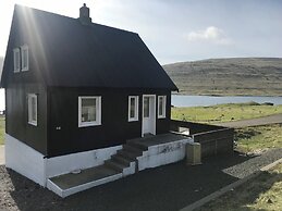 Basic House, Ocean View, Mountainside