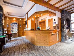 Premium Family Hub for Five Guests