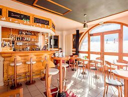 Premium Family Hub for Five Guests
