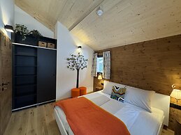 Superior Chalet With Sauna & Hot Tub