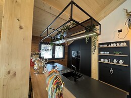 Superior Chalet With Sauna & Hot Tub