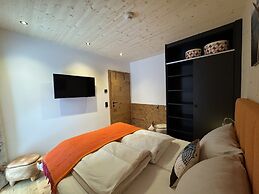 Superior Chalet With Sauna & Hot Tub