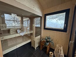 Superior Chalet With Sauna & Hot Tub