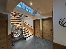 Superior Chalet With Sauna & Hot Tub