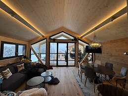 Superior Chalet With Sauna & Hot Tub