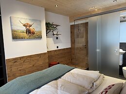 Superior Chalet With Sauna & Hot Tub