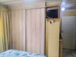 Lethabo Mountain View Guest House Cheap