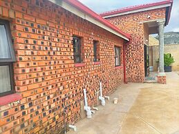 Lethabo Mountain View Guest House Cheap