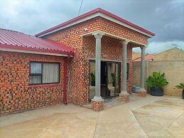 Lethabo Mountain View Guest House Cheap