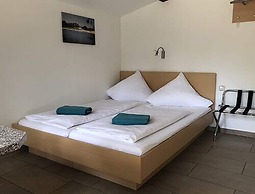 Bernsteinsee Home and Ferien Small Forest Chalet