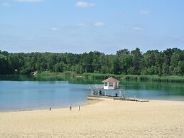 Bernsteinsee Home and Ferien Small Forest Chalet