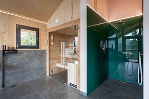 Deluxe Chalet With Sauna & hot tub