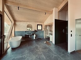 Deluxe Chalet With Sauna & hot tub