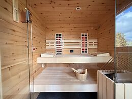Deluxe Chalet With Sauna & hot tub