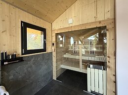 Deluxe Chalet With Sauna & hot tub