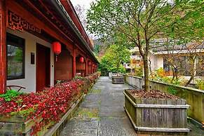 Serene Peaks Courtyard