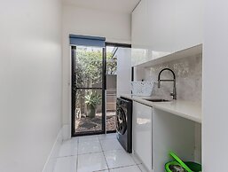 Longboard Coastal Retreat