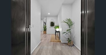 Longboard Coastal Retreat