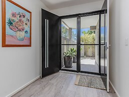 Longboard Coastal Retreat