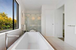 Longboard Coastal Retreat