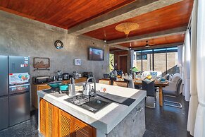 Melasti Beach Villa