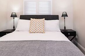 Lovely & Spacious 2-BR home in Norwood