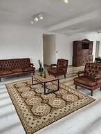 Entire 2 Bedroom Apartment