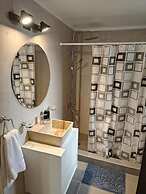 Entire 2 Bedroom Apartment