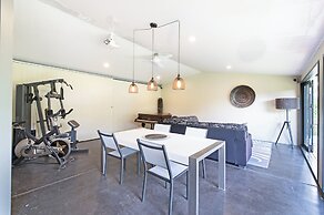 Home among the Gum Trees - free wine