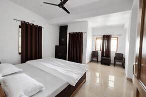 Luxury Hotel Lake Darshan Bhimtal