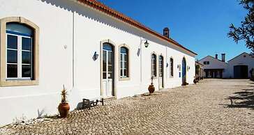 Marchanta Riverside Hotel