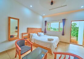 Munnar Ice Pellets Resort with Pool