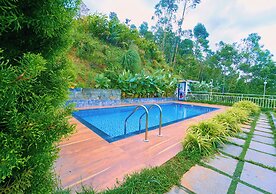 Munnar Ice Pellets Resort with Pool