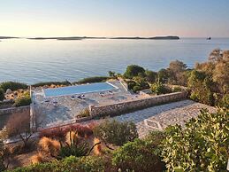 Seafront Villa Elia -island Living-