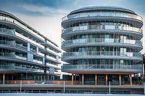 Luxury Waterfront Studio Balcony&Parking