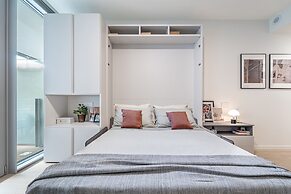 Luxury Waterfront Studio Balcony&Parking
