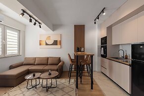 Centrally Located Cozy Oasis D&O Condo