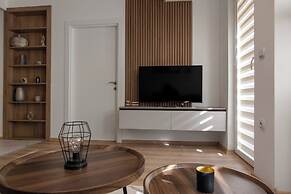Centrally Located Cozy D&O Apartment
