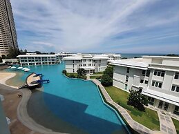 1 Bedroom Beachside Condo in Cha-am