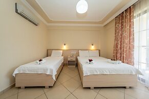 Gokcen Hotel & Aparments