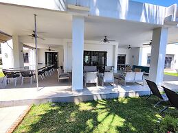 Large Group Puerto Banus 10 Rooms Pool