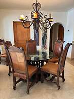 Beautifully Maintained 2-bed Condo in Las Mañanitas